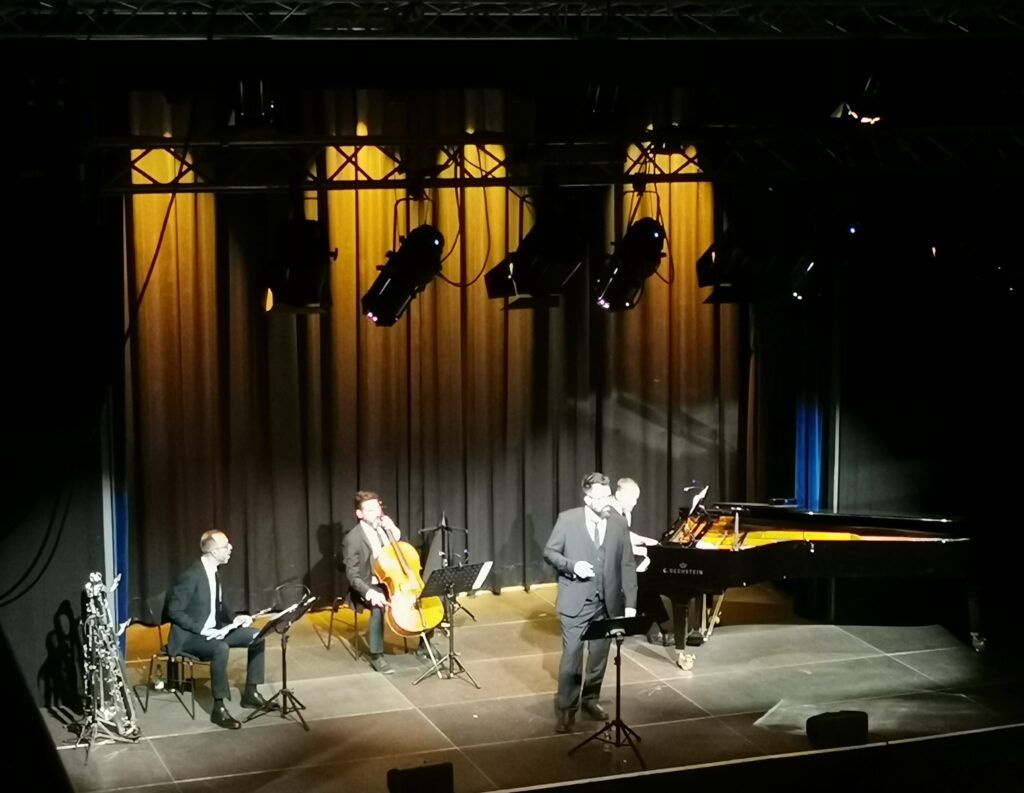 Janus zu viert auf der Bühne im Frankfurter Hof in Mainz