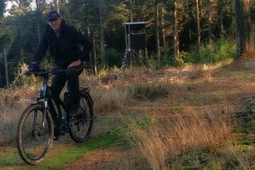 Peter auf seinem neuen Rad im Wald